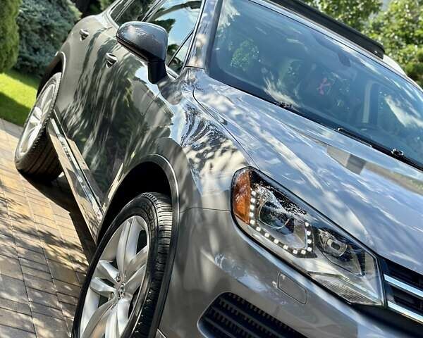 Серый Фольксваген Туарег, объемом двигателя 3 л и пробегом 228 тыс. км за 19999 $, фото 7 на Automoto.ua