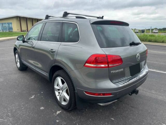 Серый Фольксваген Туарег, объемом двигателя 3 л и пробегом 86 тыс. км за 6200 $, фото 7 на Automoto.ua