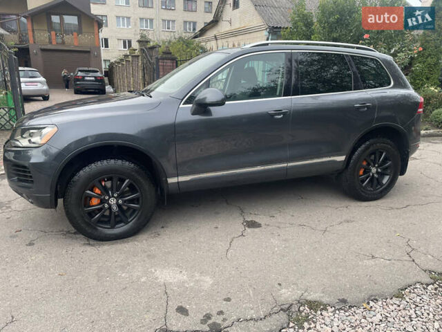 Серый Фольксваген Туарег, объемом двигателя 3 л и пробегом 278 тыс. км за 17500 $, фото 3 на Automoto.ua
