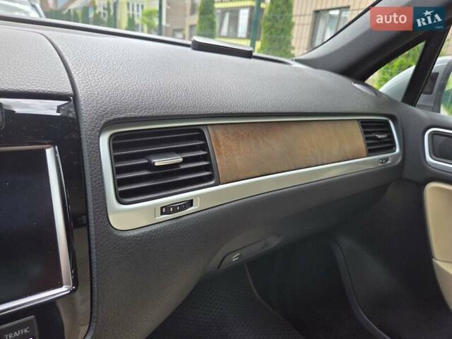 Серый Фольксваген Туарег, объемом двигателя 2.97 л и пробегом 292 тыс. км за 23000 $, фото 28 на Automoto.ua