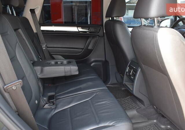 Сірий Фольксваген Туарег, об'ємом двигуна 2.97 л та пробігом 338 тис. км за 18900 $, фото 6 на Automoto.ua