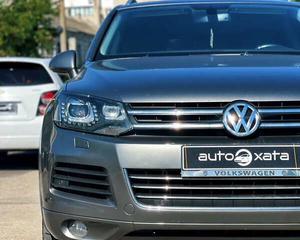 Сірий Фольксваген Туарег, об'ємом двигуна 3 л та пробігом 225 тис. км за 18500 $, фото 1 на Automoto.ua