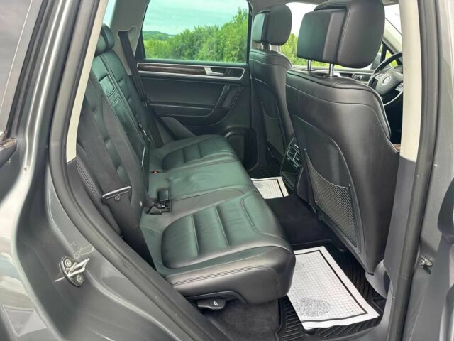 Серый Фольксваген Туарег, объемом двигателя 3 л и пробегом 88 тыс. км за 6000 $, фото 14 на Automoto.ua