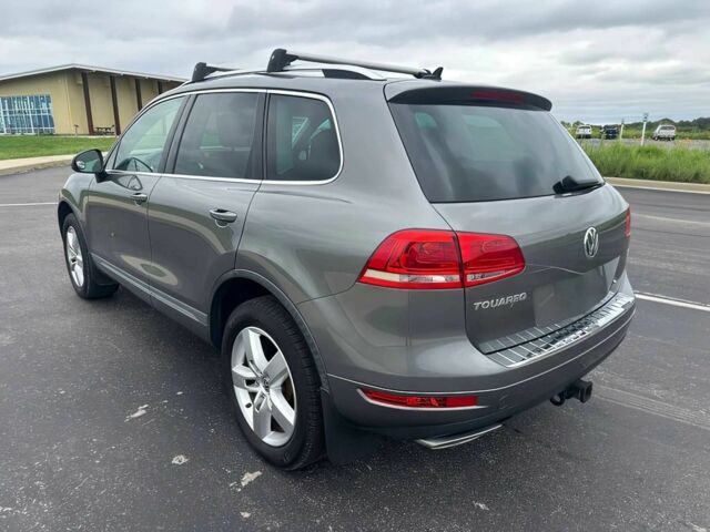 Сірий Фольксваген Туарег, об'ємом двигуна 3 л та пробігом 82 тис. км за 3900 $, фото 5 на Automoto.ua