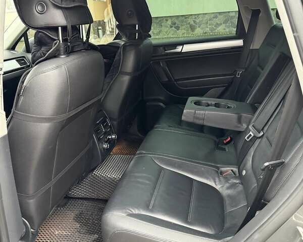 Сірий Фольксваген Туарег, об'ємом двигуна 2.97 л та пробігом 270 тис. км за 24000 $, фото 9 на Automoto.ua