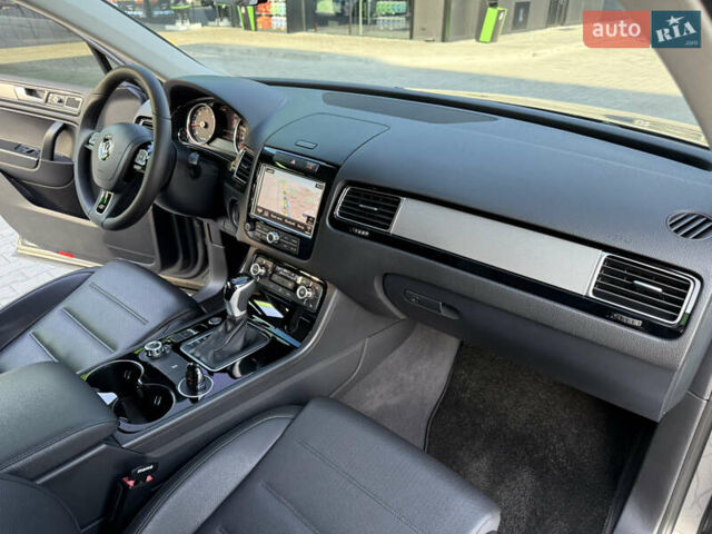 Сірий Фольксваген Туарег, об'ємом двигуна 2.97 л та пробігом 280 тис. км за 23000 $, фото 34 на Automoto.ua