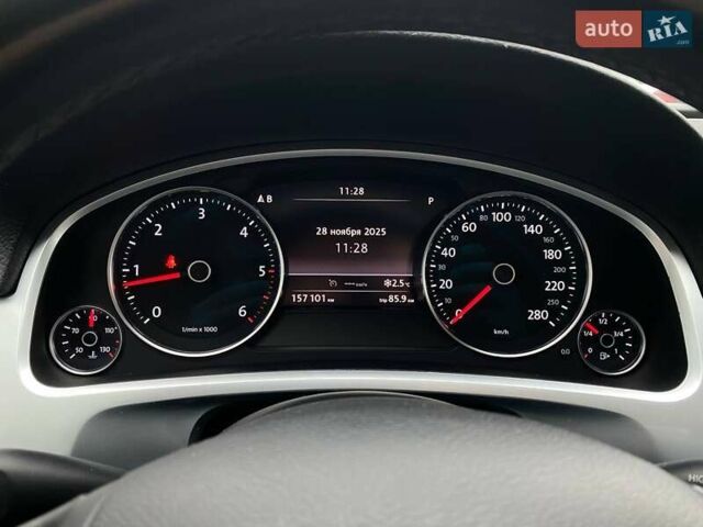 Сірий Фольксваген Туарег, об'ємом двигуна 2.97 л та пробігом 157 тис. км за 24300 $, фото 16 на Automoto.ua