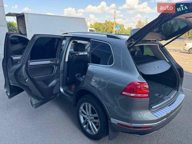 Сірий Фольксваген Туарег, об'ємом двигуна 3 л та пробігом 288 тис. км за 23100 $, фото 8 на Automoto.ua