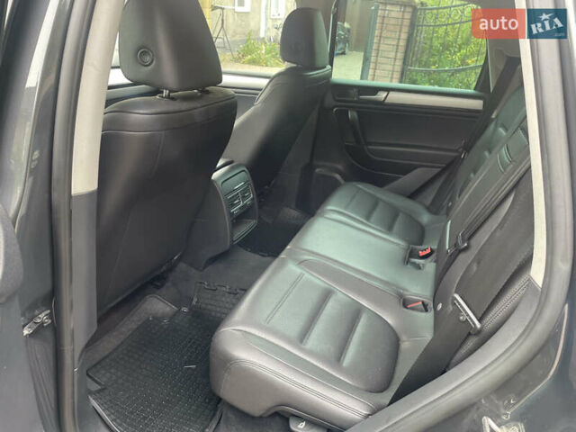 Серый Фольксваген Туарег, объемом двигателя 3 л и пробегом 278 тыс. км за 17500 $, фото 19 на Automoto.ua