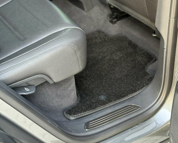 Сірий Фольксваген Туарег, об'ємом двигуна 2.97 л та пробігом 280 тис. км за 23000 $, фото 50 на Automoto.ua