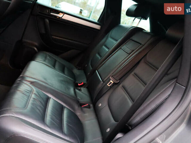 Серый Фольксваген Туарег, объемом двигателя 2.97 л и пробегом 142 тыс. км за 25500 $, фото 36 на Automoto.ua