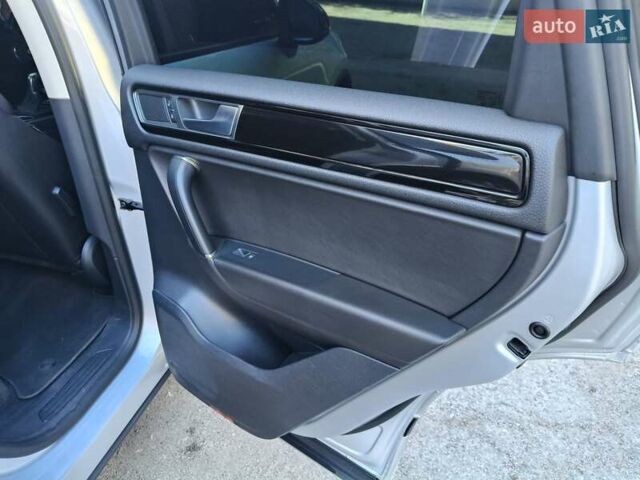 Серый Фольксваген Туарег, объемом двигателя 3.6 л и пробегом 174 тыс. км за 19000 $, фото 18 на Automoto.ua