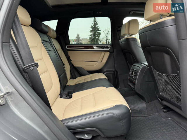 Серый Фольксваген Туарег, объемом двигателя 3 л и пробегом 228 тыс. км за 24900 $, фото 33 на Automoto.ua