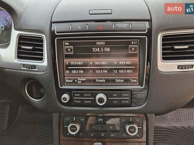 Сірий Фольксваген Туарег, об'ємом двигуна 2.97 л та пробігом 202 тис. км за 22800 $, фото 16 на Automoto.ua