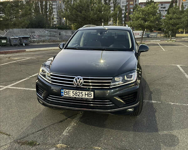 Серый Фольксваген Туарег, объемом двигателя 2.97 л и пробегом 186 тыс. км за 23500 $, фото 1 на Automoto.ua