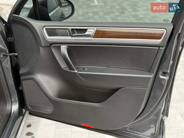 Серый Фольксваген Туарег, объемом двигателя 3 л и пробегом 186 тыс. км за 22500 $, фото 26 на Automoto.ua