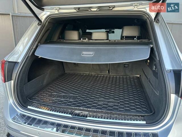 Серый Фольксваген Туарег, объемом двигателя 3 л и пробегом 193 тыс. км за 23450 $, фото 100 на Automoto.ua