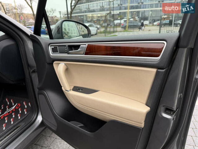 Серый Фольксваген Туарег, объемом двигателя 3 л и пробегом 228 тыс. км за 24900 $, фото 44 на Automoto.ua