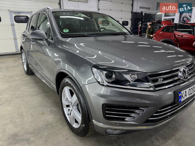 Сірий Фольксваген Туарег, об'ємом двигуна 2.97 л та пробігом 104 тис. км за 29900 $, фото 2 на Automoto.ua