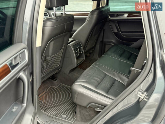 Серый Фольксваген Туарег, объемом двигателя 3 л и пробегом 186 тыс. км за 22500 $, фото 16 на Automoto.ua