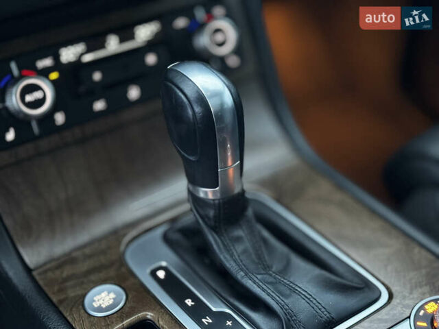 Серый Фольксваген Туарег, объемом двигателя 3 л и пробегом 205 тыс. км за 27500 $, фото 59 на Automoto.ua