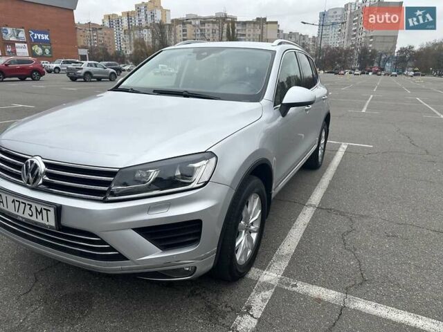 Серый Фольксваген Туарег, объемом двигателя 2.97 л и пробегом 196 тыс. км за 28000 $, фото 1 на Automoto.ua