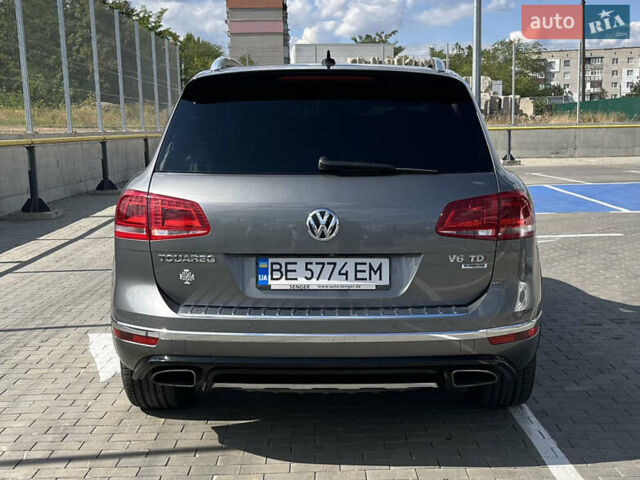 Серый Фольксваген Туарег, объемом двигателя 3 л и пробегом 173 тыс. км за 32000 $, фото 5 на Automoto.ua