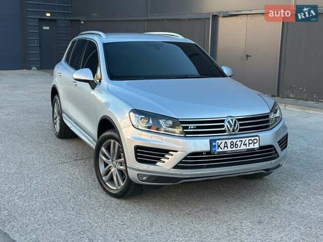 Серый Фольксваген Туарег, объемом двигателя 3 л и пробегом 193 тыс. км за 23450 $, фото 1 на Automoto.ua