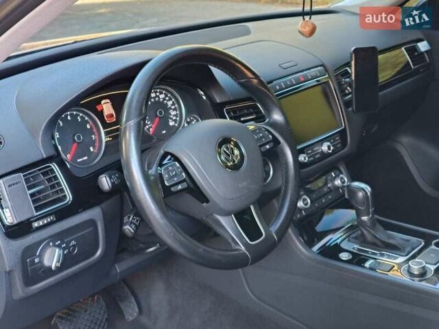 Серый Фольксваген Туарег, объемом двигателя 3.6 л и пробегом 174 тыс. км за 19000 $, фото 21 на Automoto.ua