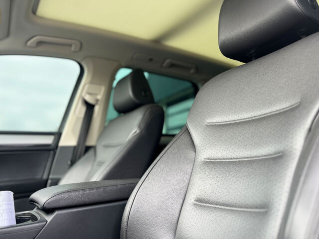 Серый Фольксваген Туарег, объемом двигателя 3 л и пробегом 176 тыс. км за 25000 $, фото 10 на Automoto.ua