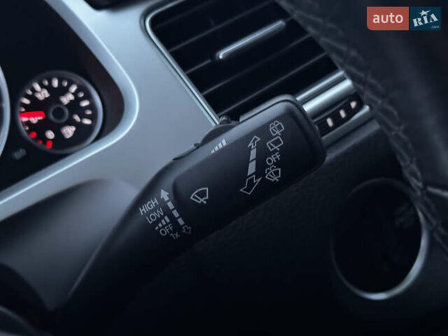 Серый Фольксваген Туарег, объемом двигателя 3 л и пробегом 205 тыс. км за 27500 $, фото 56 на Automoto.ua