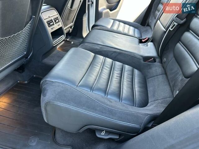 Серый Фольксваген Туарег, объемом двигателя 3 л и пробегом 193 тыс. км за 23450 $, фото 78 на Automoto.ua