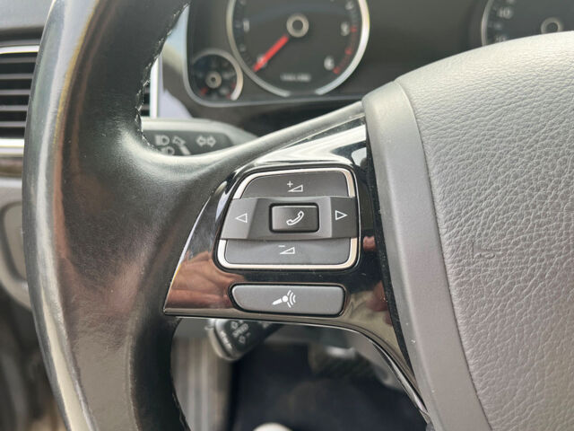 Серый Фольксваген Туарег, объемом двигателя 3 л и пробегом 176 тыс. км за 25000 $, фото 15 на Automoto.ua