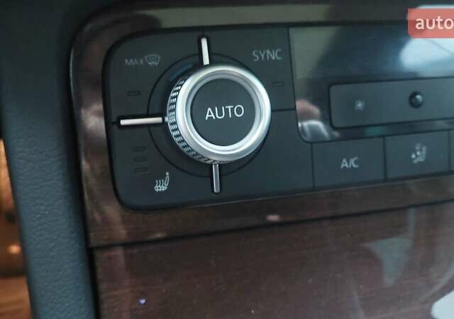 Серый Фольксваген Туарег, объемом двигателя 2.97 л и пробегом 273 тыс. км за 21999 $, фото 20 на Automoto.ua