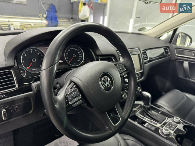 Сірий Фольксваген Туарег, об'ємом двигуна 2.97 л та пробігом 104 тис. км за 29900 $, фото 8 на Automoto.ua