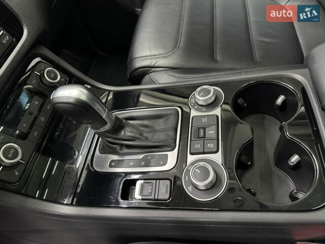 Сірий Фольксваген Туарег, об'ємом двигуна 2.97 л та пробігом 104 тис. км за 29900 $, фото 10 на Automoto.ua