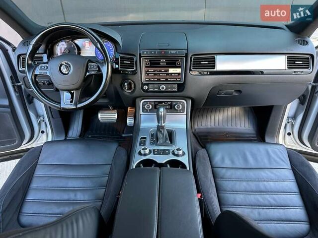 Серый Фольксваген Туарег, объемом двигателя 3 л и пробегом 193 тыс. км за 23450 $, фото 62 на Automoto.ua