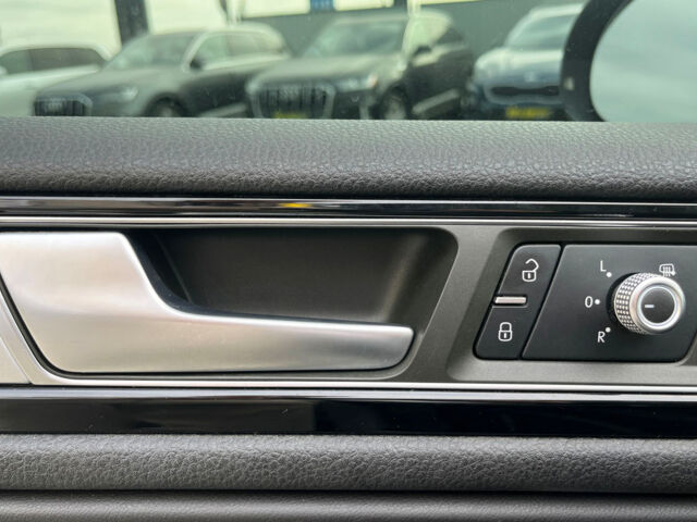 Серый Фольксваген Туарег, объемом двигателя 3 л и пробегом 176 тыс. км за 25000 $, фото 8 на Automoto.ua