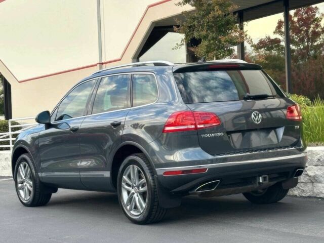Серый Фольксваген Туарег, объемом двигателя 3 л и пробегом 72 тыс. км за 13600 $, фото 5 на Automoto.ua