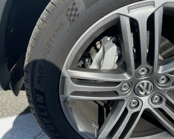 Сірий Фольксваген Туарег, об'ємом двигуна 2.97 л та пробігом 190 тис. км за 29999 $, фото 7 на Automoto.ua