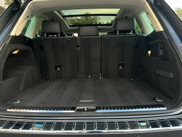 Сірий Фольксваген Туарег, об'ємом двигуна 3 л та пробігом 71 тис. км за 10000 $, фото 14 на Automoto.ua