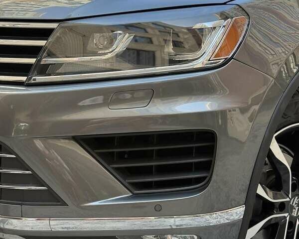 Сірий Фольксваген Туарег, об'ємом двигуна 3.6 л та пробігом 145 тис. км за 19000 $, фото 12 на Automoto.ua