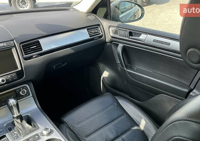 Серый Фольксваген Туарег, объемом двигателя 3 л и пробегом 173 тыс. км за 32000 $, фото 15 на Automoto.ua