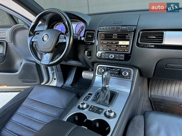 Серый Фольксваген Туарег, объемом двигателя 3 л и пробегом 193 тыс. км за 23450 $, фото 61 на Automoto.ua
