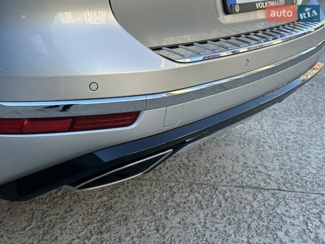 Серый Фольксваген Туарег, объемом двигателя 3 л и пробегом 193 тыс. км за 23450 $, фото 25 на Automoto.ua