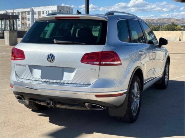 Серый Фольксваген Туарег, объемом двигателя 3 л и пробегом 76 тыс. км за 14000 $, фото 6 на Automoto.ua
