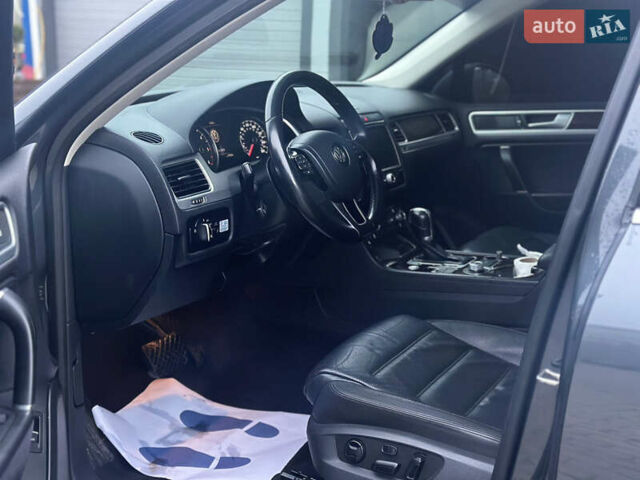 Серый Фольксваген Туарег, объемом двигателя 2.97 л и пробегом 268 тыс. км за 19700 $, фото 8 на Automoto.ua