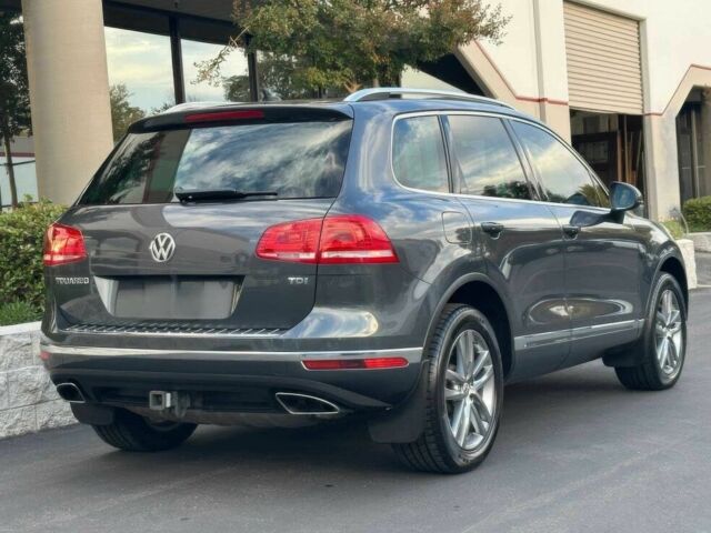 Серый Фольксваген Туарег, объемом двигателя 3 л и пробегом 72 тыс. км за 13600 $, фото 3 на Automoto.ua