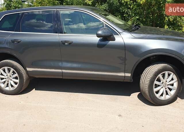 Серый Фольксваген Туарег, объемом двигателя 2.97 л и пробегом 178 тыс. км за 24200 $, фото 4 на Automoto.ua