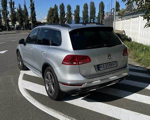 Сірий Фольксваген Туарег, об'ємом двигуна 2.97 л та пробігом 190 тис. км за 29999 $, фото 2 на Automoto.ua
